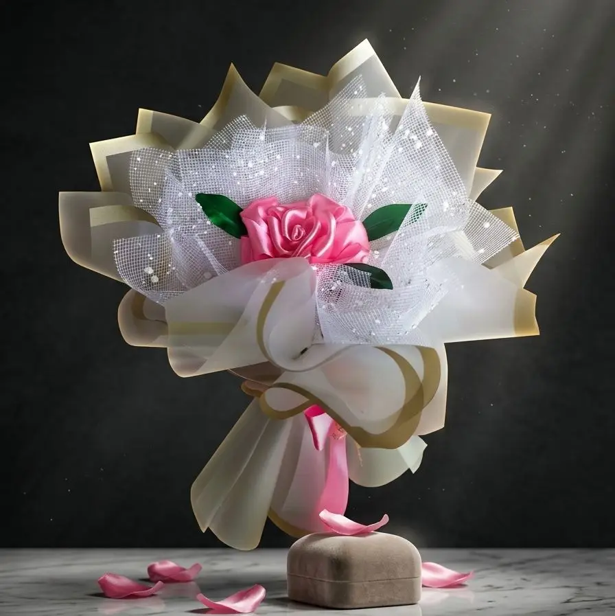 Buket Bunga Satin Rose Pink Premium dengan Aksen Hijau – Dekorasi Elegan untuk Hadiah dan Momen Spesial - gambar 1
